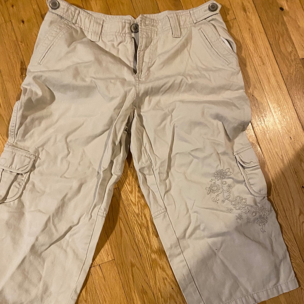 Tan capris